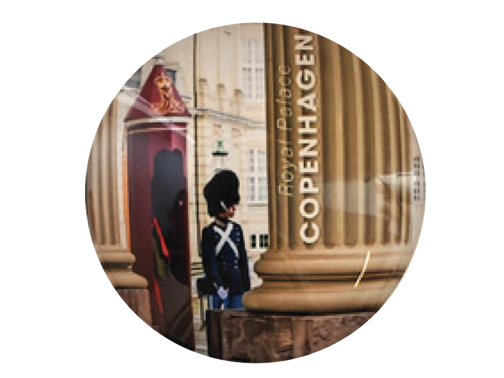 Glass Magnet, Royal Guard Sentry Box