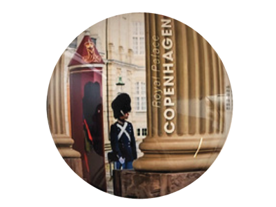 Glass Magnet, Royal Guard Sentry Box