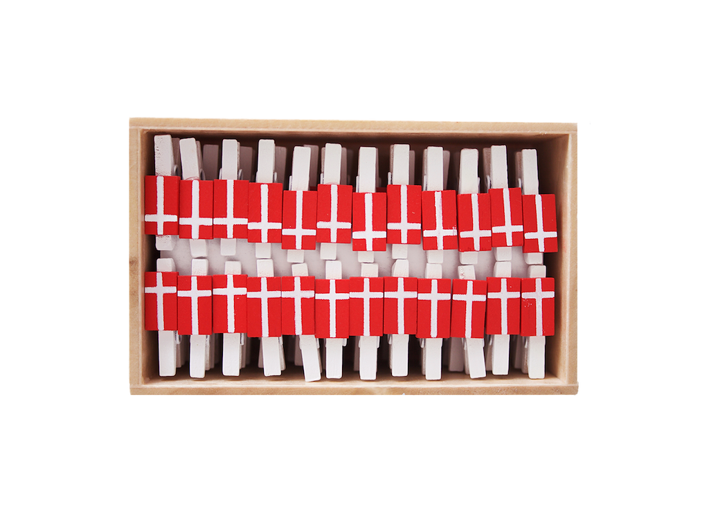 72 Small Sized Pegs With Flags In Box